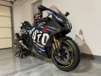 Le kit de carénage que j'ai acheté pour ma GSX-R1000R 2022 était exceptionnel en termes de qualité, d'ajustement et d'apparence. Depuis le moment où j'ai passé ma commande, tout au long du processus de commande et même pendant l'expédition, le service a été incroyable. Lorsque j'ai reçu mon kit de carénage, j'ai inspecté chaque pièce et tout était incroyable avec une brillance et un brillant incroyables. Lors de l'assemblage des pièces, tout s'est déroulé comme les pièces d'origine et s'est monté sur ma GSX-R sans problème. Dans l'ensemble, je suis très impressionné par l'ensemble du processus de commande de mes carénages personnalisés et je les recommande vivement à tous ceux qui cherchent à améliorer l'apparence de leur moto. Quel excellent produit et quelle excellente entreprise. - Merci encore